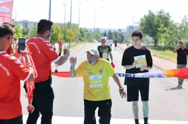 7’den 70’e demokrasi koşusunda buluştu 