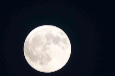 82 dakika sürecek "Kanlı Ay" tutulması başladı 