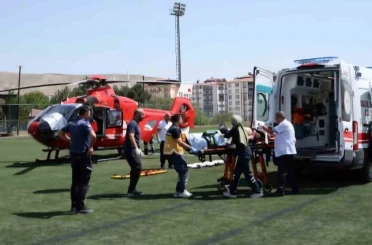 84 yaşındaki hasta ambulans helikopterle Malatya’ya getirildi 
