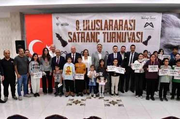 ‘9. Uluslararası Satranç Turnuvası’nda ödüller sahiplerini buldu 