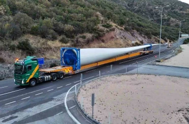 90 metrelik dev kanatların geçişi dronla görüntülendi 