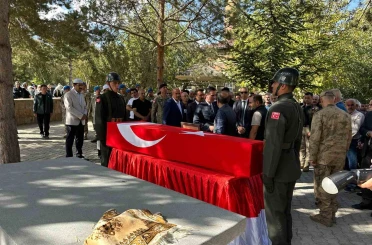 95 yaşında hayatını kaybeden Kore Gazisi son yolculuğuna uğurlandı 