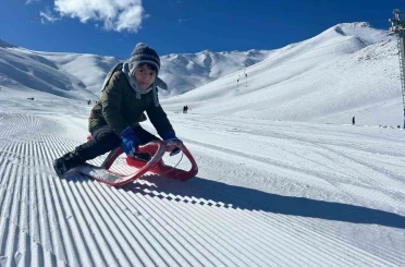 Abalı Kayak Merkezi yarıyıl tatilinde çocuklarla şenlendi 