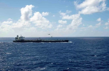 ABD, Hint Okyanusu’nda yaptırım uygulanan bir petrol tankerine el koydu 