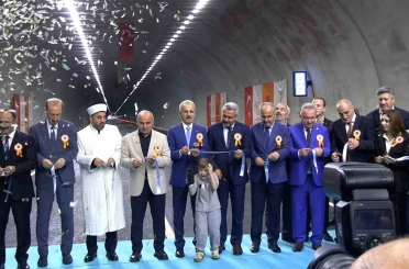 Abdulkadir Uraloğlu: "Çamlıhemşin tüneli ve Ayder yoluyla yıllık 772 milyon lira tasarruf sağlayacağız" 