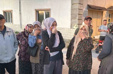 Açıkta bırakılan hayvan gübresi mahalleliyi canından bezdirdi 