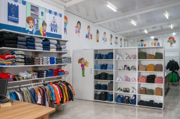 Ada Kıyafet Evi Kuşadası’nda dayanışmanın örneği oluyor 