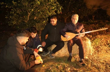 Adana eksiyi gördü, bahçelerde sazlı sözlü zirai don nöbeti tutuldu 