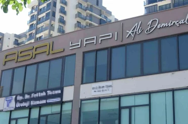 Adana Yüreğir’de başkanın şirketine girilip koltuğuna ateş edildi