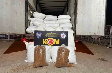 Adana’da 3 ton kaçak tütün ele geçirildi 