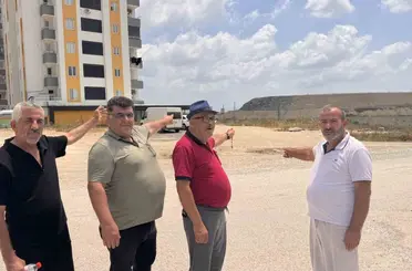 Adana’da çöp sorunu vatandaşı canından bezdirdi
