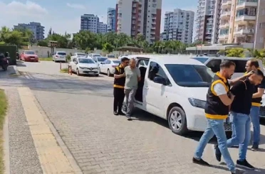 Adana’da ’çöpleri aşağı atmayın’ diye uyaran temizlikçi dövüldü: Şüpheli baba oğul yakalandı