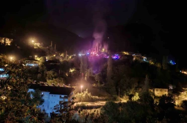 Adana’da evde çıkan yangında anne ve oğlu yaralandı 