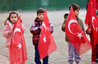 Adana’da ilk ders ’Bayrak Sevgisi’ temasıyla işlendi 