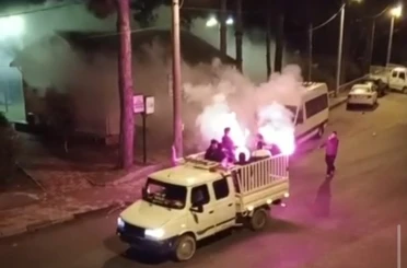 Adana’da ilk sahurda meşaleli davul şovu 