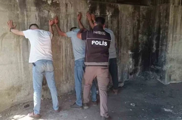 Adana’da narkotik polisleri görevde 