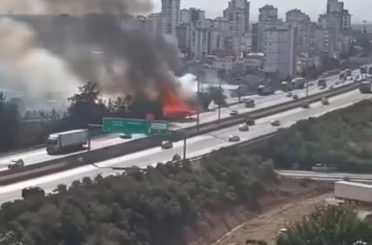 Adana’da otoyol kenarında otluk alan yangını 