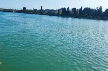 Adana’da serinlemek için girdiği nehirde kaybolan genç hastaneye kaldırıldı 