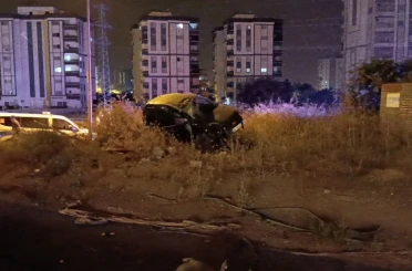 Adana’da takla atan otomobildeki 2 kişi yaralandı 