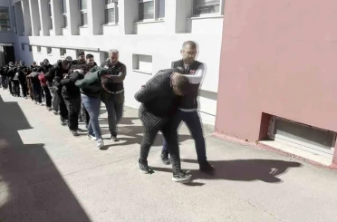 Adana’da zehir tacirlerine operasyon: 11 tutuklama 