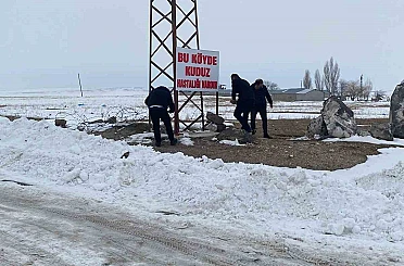 Adilcevaz’da kuduz alarmı: Bir köy karantinaya alındı 