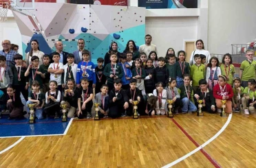 Adıyaman Özel Doğa Koleji öğrencilerinden satranç turnuvasında derece 