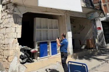 Adıyaman’da tehlike saçan metruk bina vatandaşları korkutuyor 