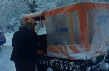 AFAD, kemoterapi hastasını kar engelini aşarak hastaneye ulaştırdı 