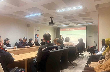 AFAD personeli kadına yönelik şiddetle mücadele konusunda bilgilendirildi 
