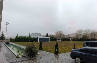 Afyonkarahisar’da beklenen kar yağışı başladı 