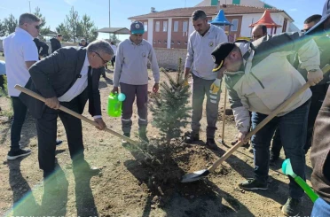 Afyonkarahisar’da binlerce fidan toprakla buluşturuldu 