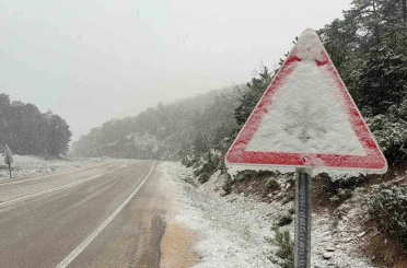 Afyonkarahisar’da kar ulaşımı aksattı 