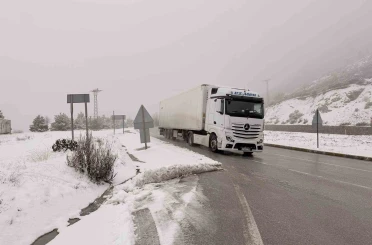 Afyonkarahisar’ın yüksek kesimlerinde kar yağışı etkili oldu 