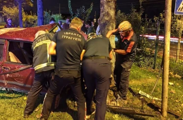 Ağaca çarpan Tofaş otomobilin sürücüsü yaşamını yitirdi 