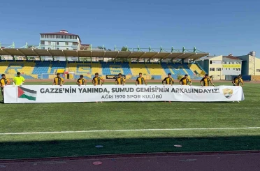 Ağrı 1970 Spor’dan Filistin’e destek pankartı 