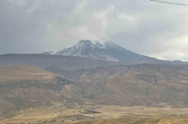 Ağrı Dağı beyaza büründü 