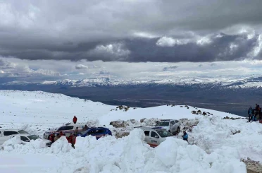 Ağrı Dağı’nda kaybolan kadın dağcıyı arama çalışmaları sürüyor 