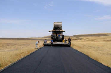 Ağrı’da 17 kilometrelik köy yolunda asfalt çalışması tamamlandı 