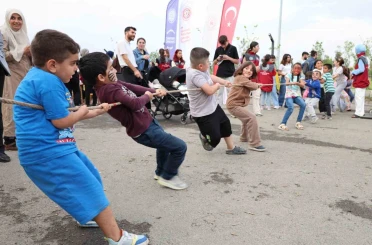 Ağrı’da çocuklar geleneksel oyunlarla doyasıya eğlendi 