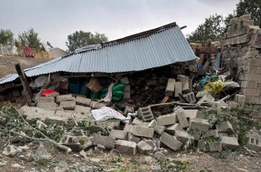 Ağrı’da fırtına çatıları uçurdu, evler ve ahırlar zarar gördü 