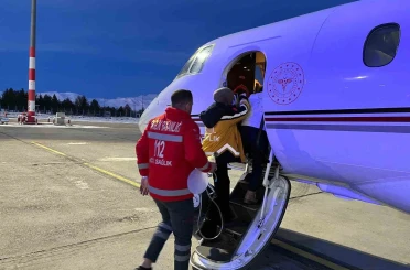 Ağrı’da kalp yetmezliği olan 5 aylık bebek uçak ambulansla Ankara’ya sevk edildi 