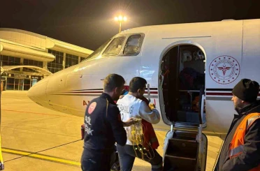 Ağrı’da karaciğer yetmezliği gelişen çocuk uçak ambulansla Ankara’ya sevk edildi 