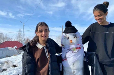 Ağrı’da kardan adamdan gelenek yaşatıldı 
