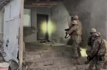 Ağrı’da KOM Şube’den nokta operasyon: Uzun namlulu silahlar ele geçirildi 