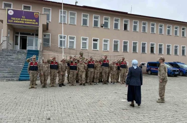Ağrı’da özel bireyler askeri üniforma giyerek temsili askerlik yaptı 
