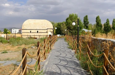 Ağrı’da tarihi Hamur Kümbeti restore edildi 
