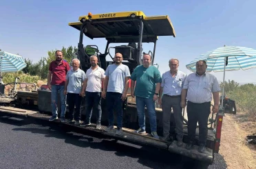 Ağzıkara köyünde sıcak asfalt çalışmaları sona yaklaştı 