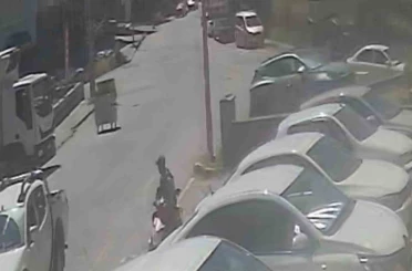 Ahlat’ta çöp konteyneri caddeyi birbirine kattı 