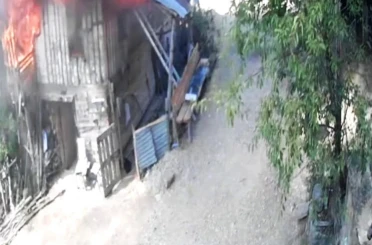 Ahşap evde başlayıp ormanlık alana sıçrayan yangının güvenlik kamerası görüntüleri ortaya çıktı 