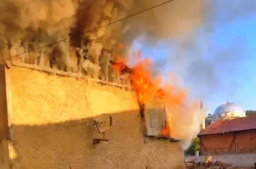 Ahşap evde çıkan yangın paniğe sebep oldu